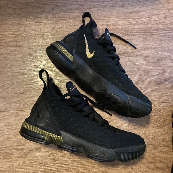 LeBron James - Picture 1 of 3